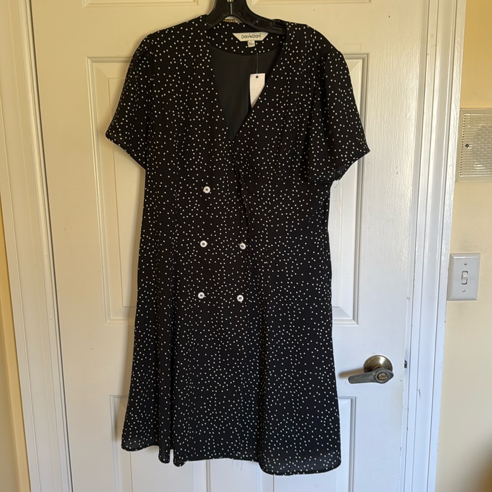 Brand new Davi and Dani polka dot knee length dress - size large